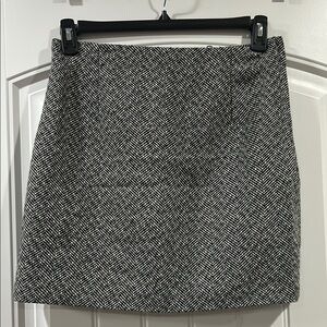 H&M Wool Classic Black and White Herringbone Skirt size 8